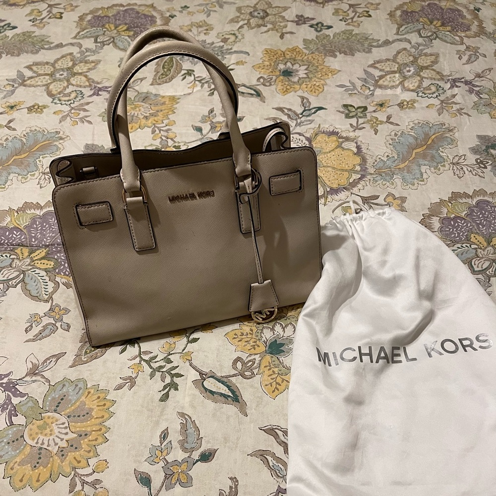 Michael Kors Bag. Authentic! Gently Used. Shoulder strap, original storage bag.